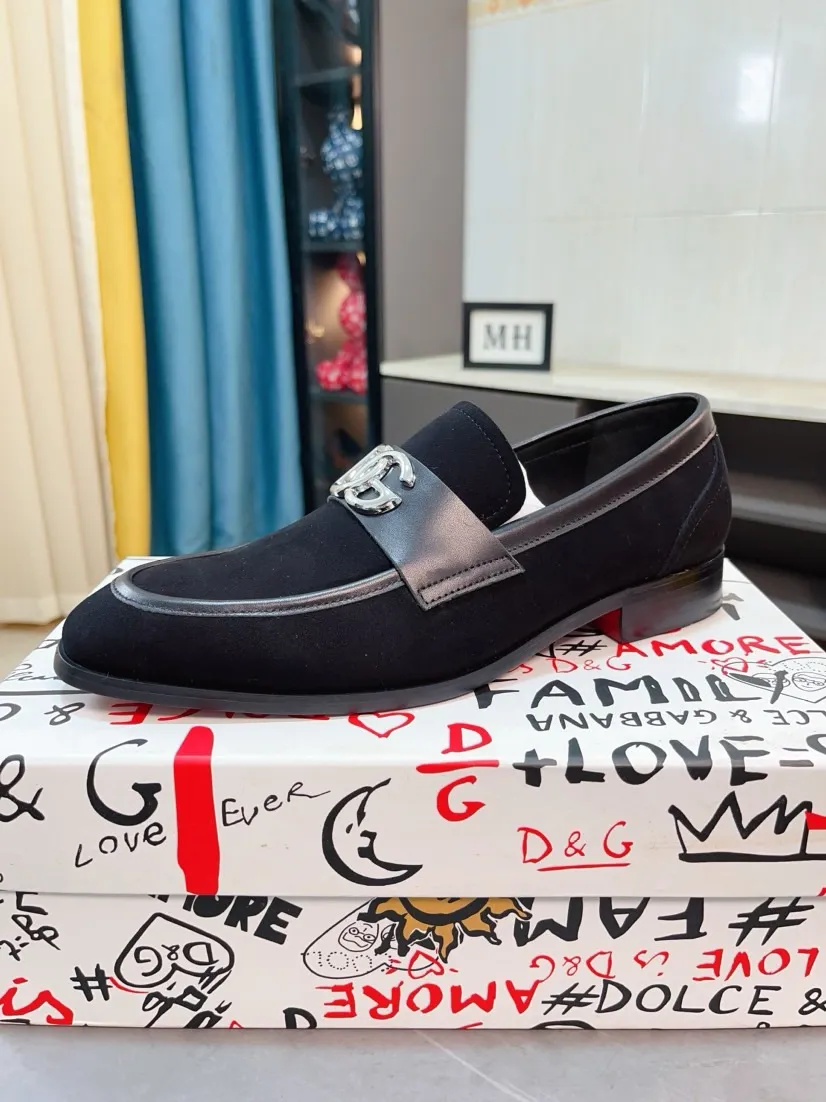 Men's shoes 💰540🌸🌸 [DG Dolce & Gabbana] High-end customized leather shoes. The upper is made of imported calf leather. Original hardware. I believe you will be impressed from the first time you see it. The avant-garde atmosphere can no longer fully interpret its elegance. AAA grade rubber outsole is super comfortable. The original cover last of the counter ensures its original version and quality. The upper is simple and the cowhide lining ensures its comfort and breathability. A pair of truly good shoes has its own unique soul, famous quality, and the first choice for successful people. Regular size 38-44 (45 customized)